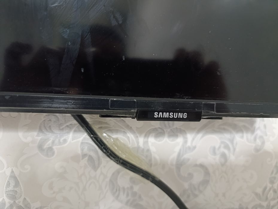 телевизор самсунг. 55 BU8000. Экран синган.