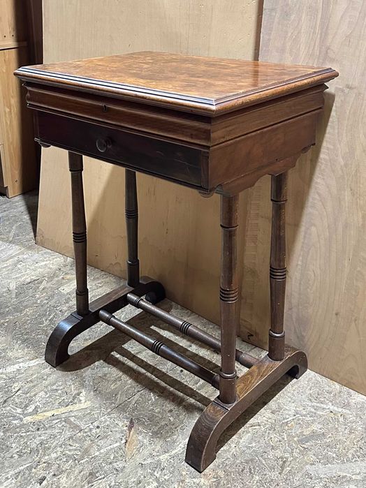 Masuta Vintage de Machiaj cu oglinda si Compartimente interioare Stil Victorian