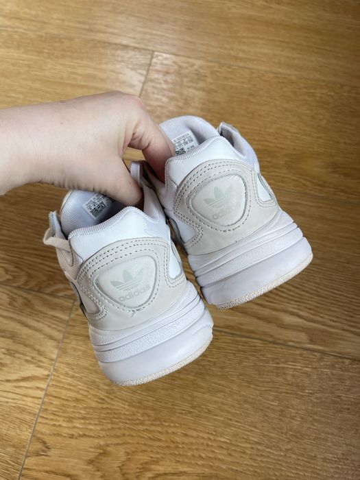 Кроссовки adidas