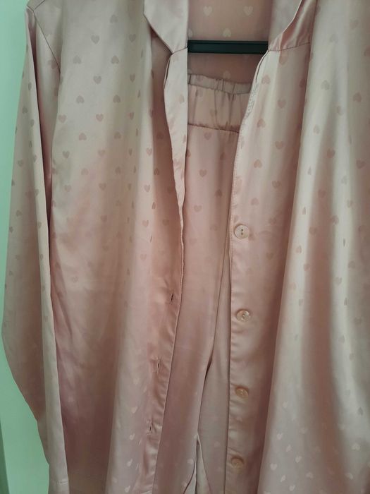 Set pijama roz pudra din satin fin cu inimioare M