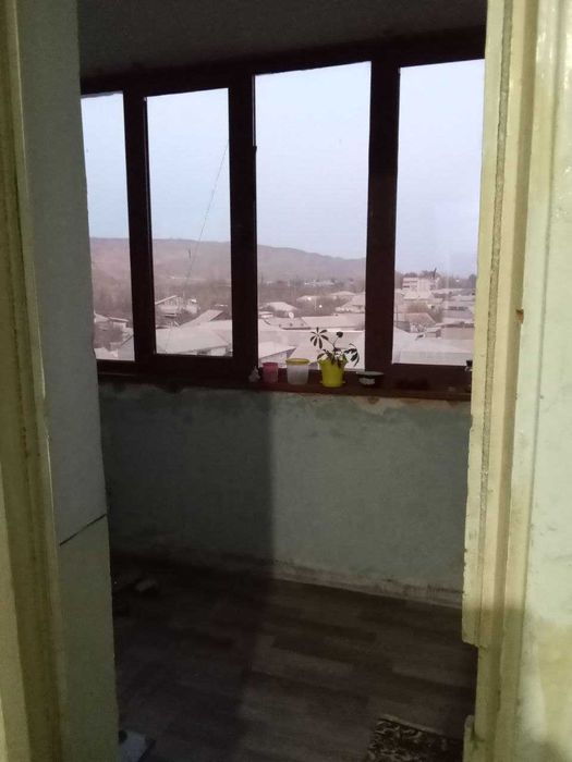 Қувасой шаҳрида жойлашган 3-хонали квартира сотилади