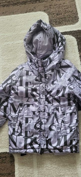 Продам курточку на девочку