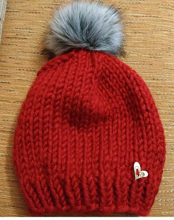 Шапки и шалове ръчно плетени