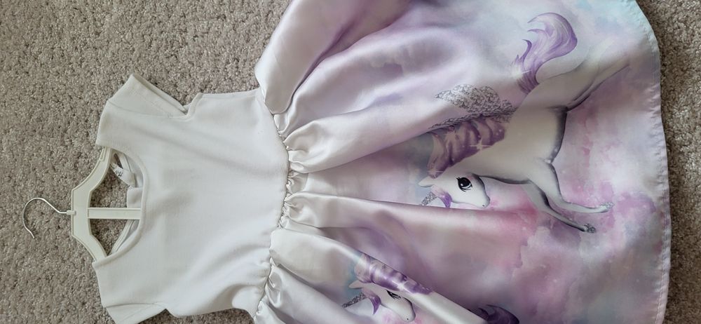 Прекрасни детски роклички HM