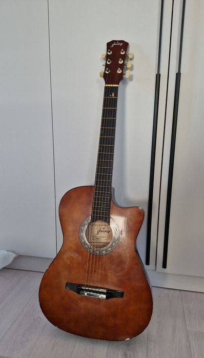 Продам гитару срочно