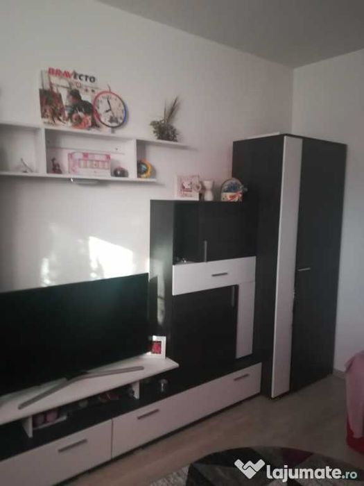 Vand Garsoniera mobilata/spatioasa/decomandata/LOC PARCARE INCLUS