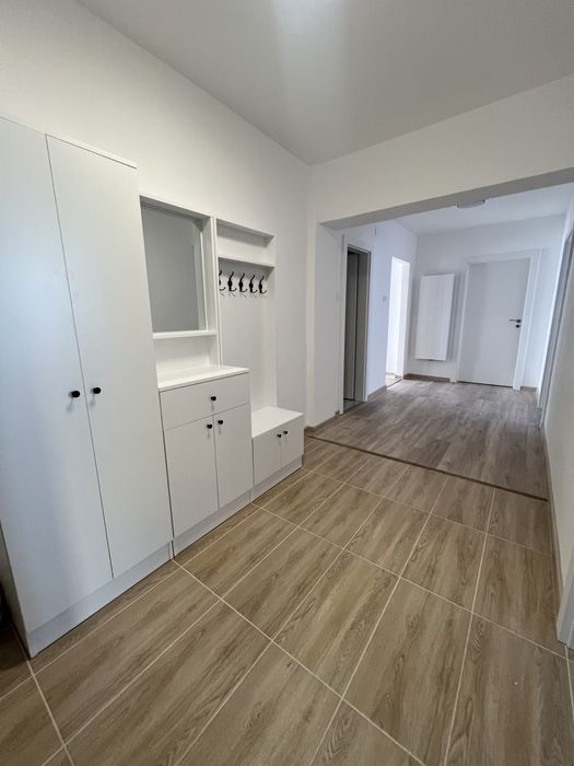 Apartament cu 4 camere de inchiriat, zona Polivalenta Arad