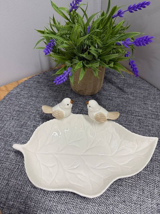 Блюдо керамическая декоративная с фигурами птиц