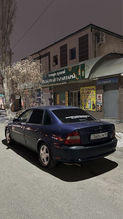 Продам машину опель вектра б