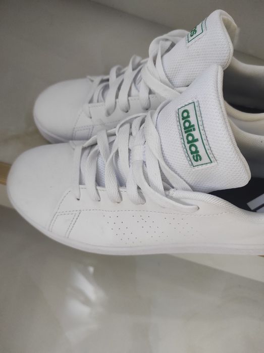 Adidași firma Adidas