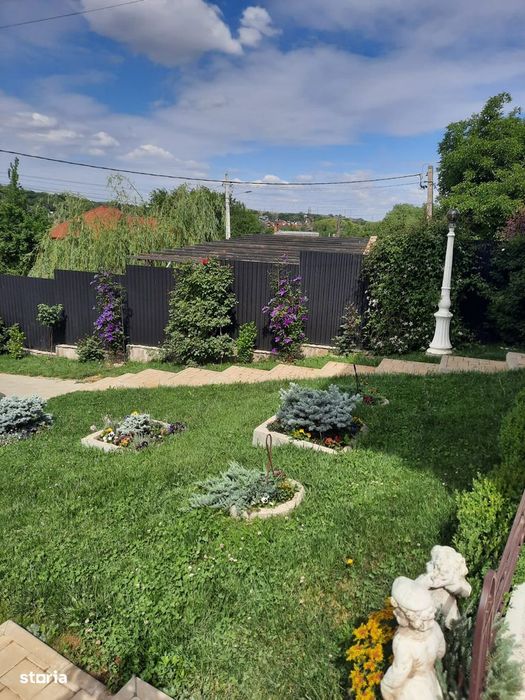 Casa cu etaj la Hudum