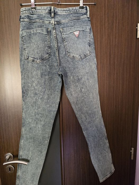 Оригинални дамски дънки guess