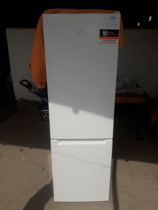 Продам холодильник Индесит  в хорошем состоянии.  Индесит холодильник.