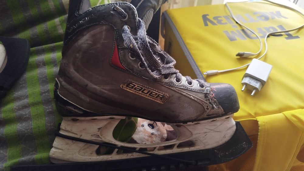 Хоккейные коньки