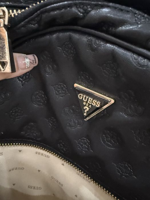 Дамска раница на Guess