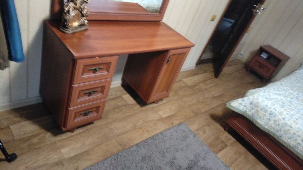 Продам спальный гарнитур