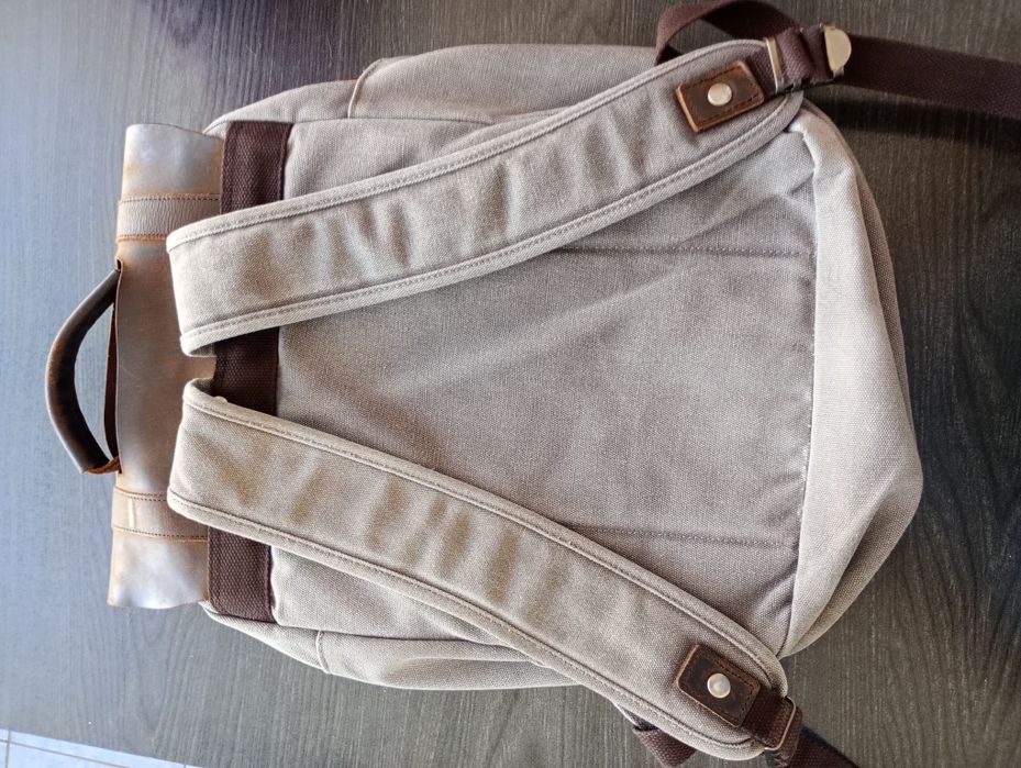 Vând  Rucsac din piele naturală și material textil Urban Bag