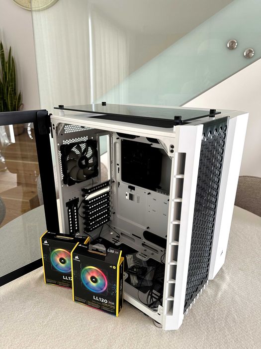 Carcasa Crystal Series 680X RGB + 2 Extra Ventilatoare RGB