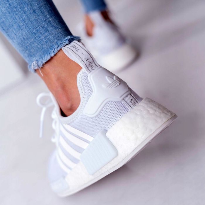 Adidas NMD_R1 - ОРИГИНАЛНИ дамски маратонки 38,5/24,5см