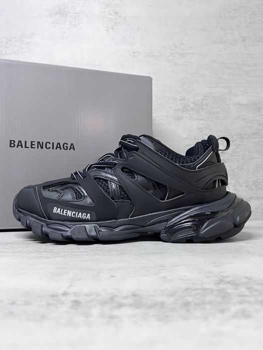 balenciaga track