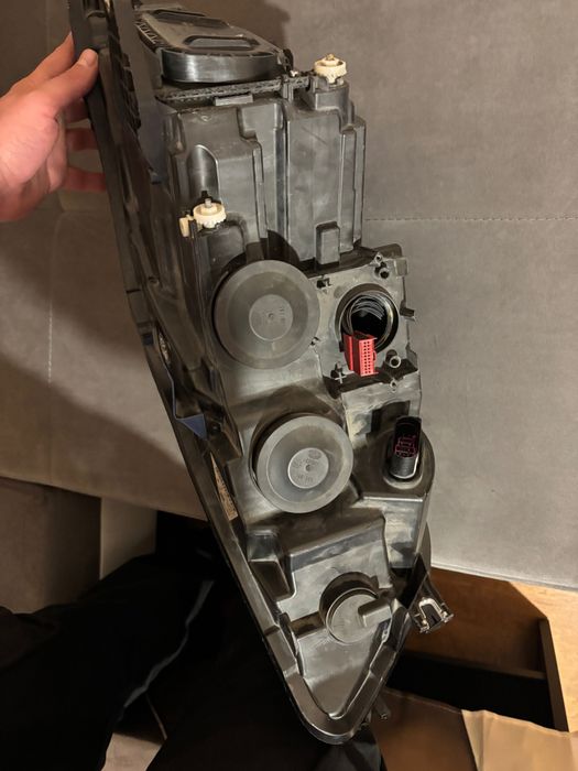 Фар Hella за Ауди a6 c7 2014г оригинален . Оборудван, със завиване.