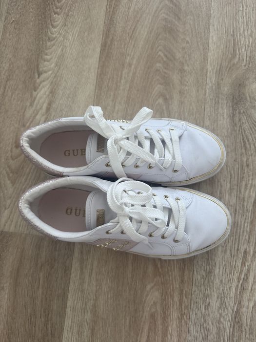 Продаются кеды Guess