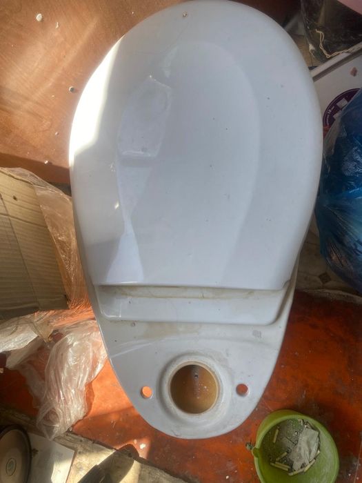 Туалетный бачок и туалет