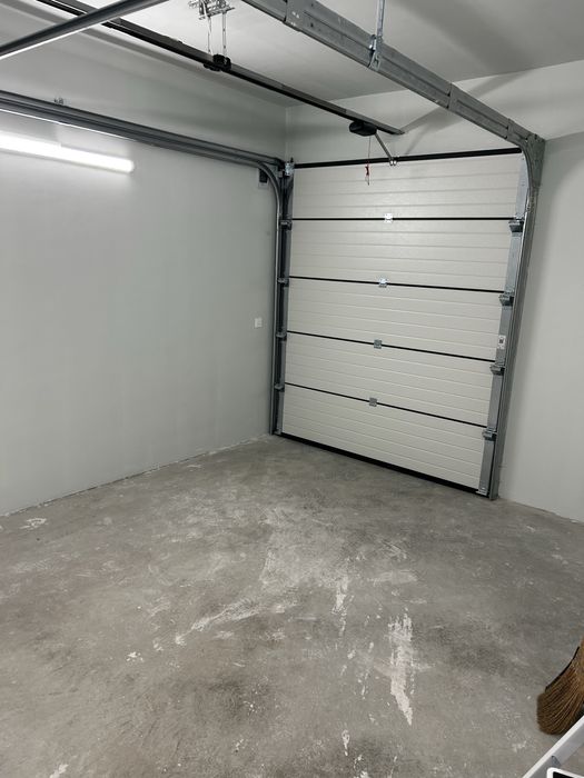 Гараж под наем – нов, партер, ток и дистанционно, Русе център