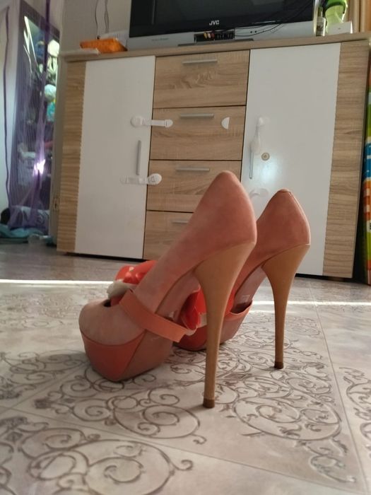 Продам туфли из натуральной замши.
