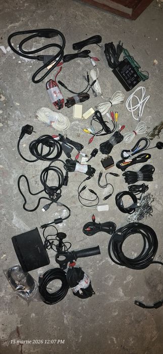 Diverse cabluri.