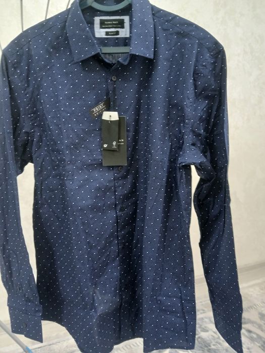 Продаётся фирменная оригенальная мужская рубашка