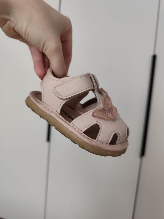 Продам сандалии детские