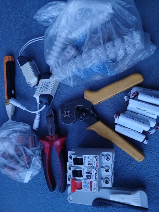 Для электрика за все 5000.