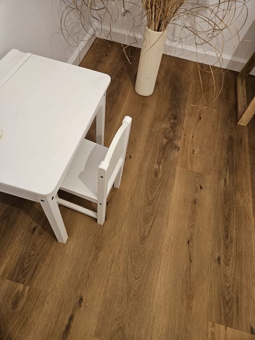 Birou pentru copii Ikea Sundik Alb cu scaun si spatiu de depozitare