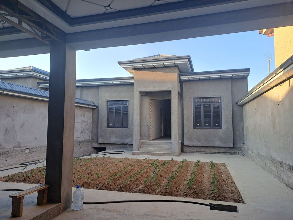 Uy sotiladi 3 sotix 5 xona srochni