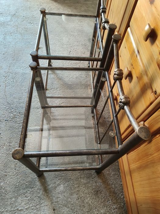 Две метални нощни шкафчета/ помощни масички