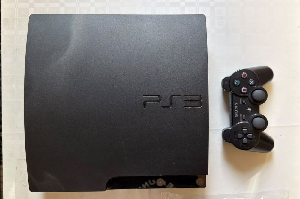 Consola PlayStation 3 Slim. Cu hard de 320 GB. + Maneta Originala + cablu Hdmi