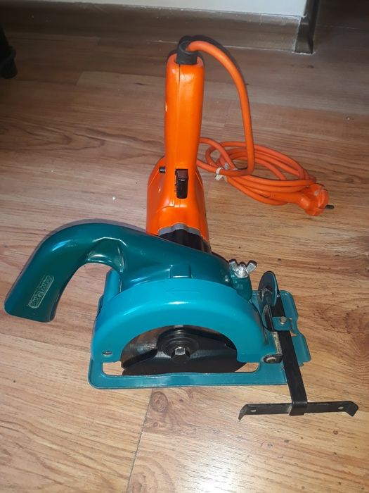 Английска бормашина Black and decker