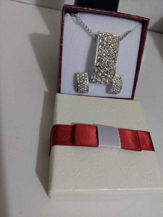 Set lant si cercei cu strasuri