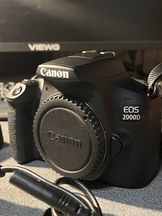 Фотоаппарат Canon EOS 2000D