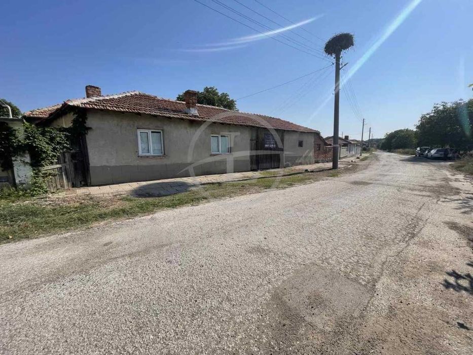 Реф. 2011 Къща с двор 2000 кв.м. / село Бяла Река