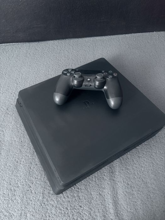 приставка Playstation 4