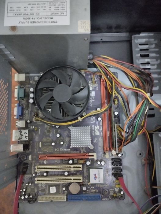 DDR 2 ПК камплект нету харда
материнский плата 
прасесир,
 кулер ,
опе