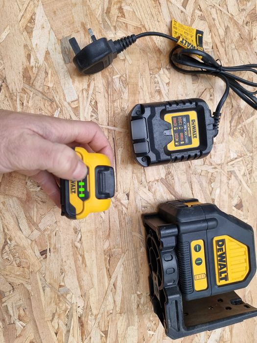 Laser 2 Linii Lumina Verde Dewalt DCE088G Nivela