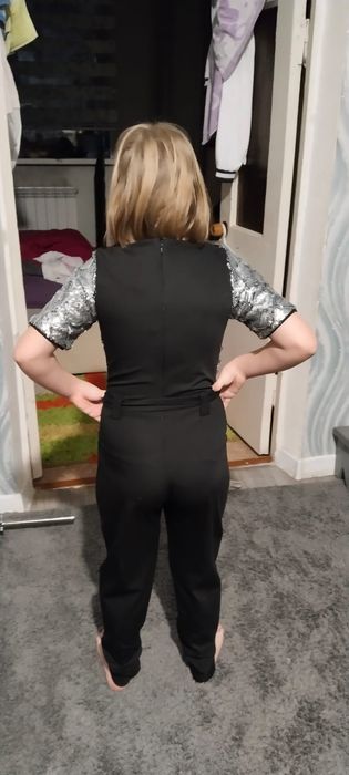 Продам нарядный комбинезон