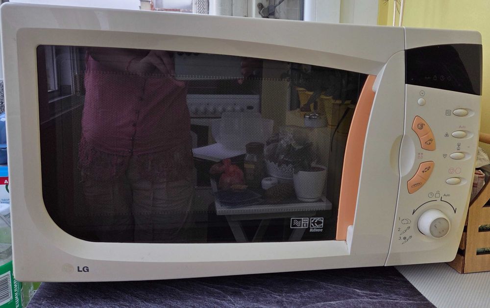 Микровълнова фурна .Работи отлично.Използвана.