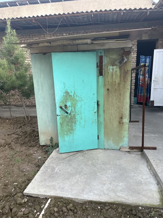 Vitrina haladilnik va misarofka sotiladi