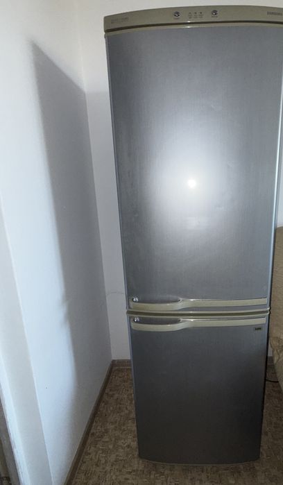 Холодильник Samsung