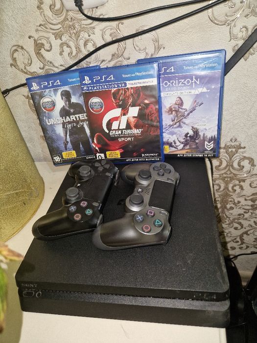 Продам PS 4 slim