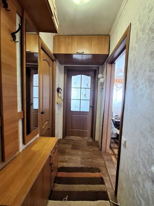 Продаётся 1 комн. ОКТ, район 8 школа.